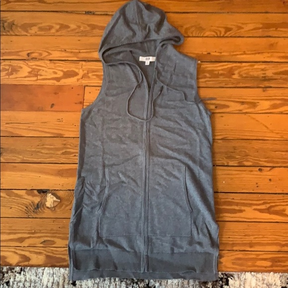 Etcetera Tops - ETCETERA sleeveless zip front gray sweat shirt top with hood and pockets EUC